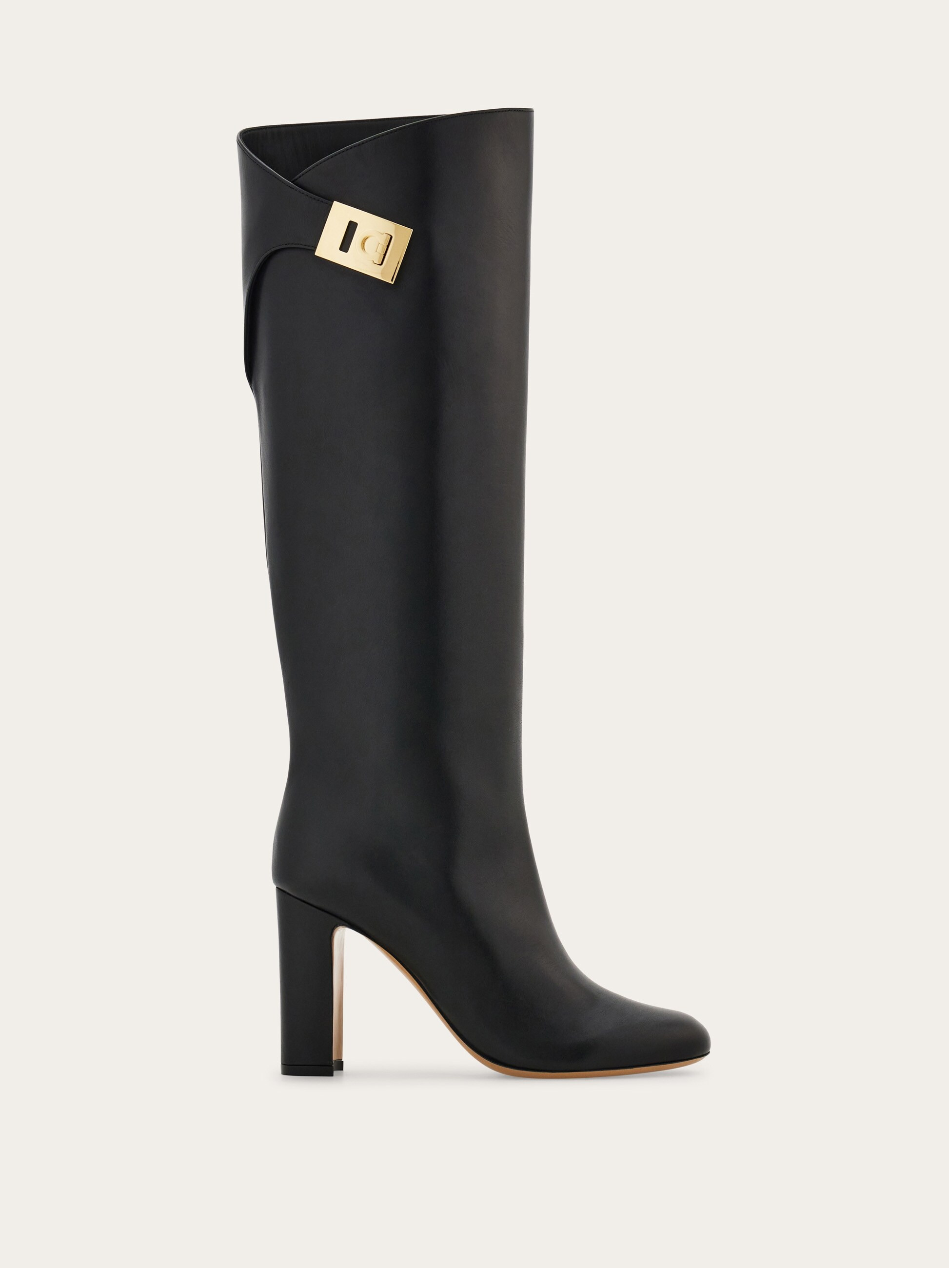 knee high boot with hug buckle detail